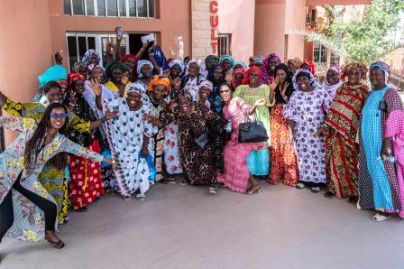 Groupe de plusieurs femmes