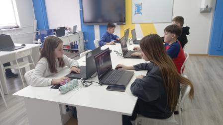 Kids in a STEM Lab