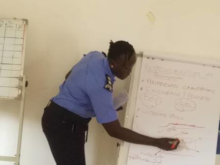 South Sudan Policewoman facilitating training 