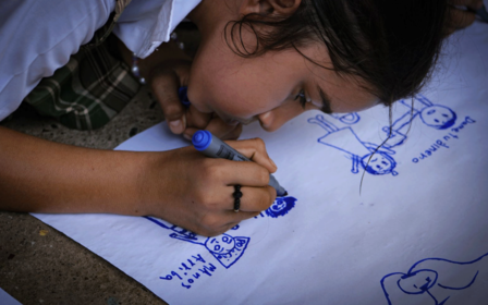 Niña participante de actividades en el marco de la campaña "Desarmados y Educados"