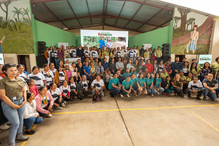 Grupo de personas en evento 