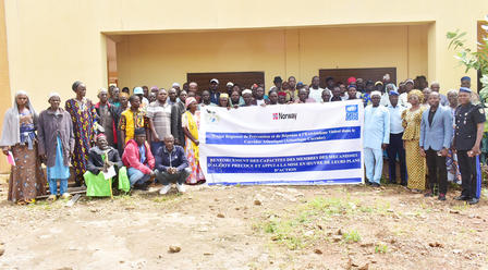 Une photo de famille de participants à un atelier