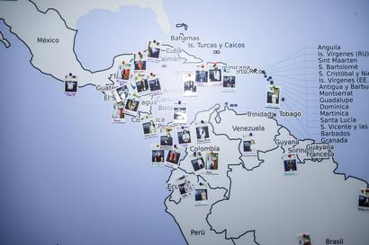 Map of Mexico with numerous photo thumbnails pinned to locations.