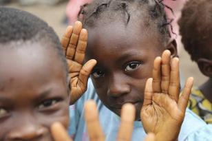 UNDP_SL-ebola_EbolaOutbreak_WestAfrica_EbolaCrisis_Economy_outreach_14937969143_4b230bd917_o.jpg